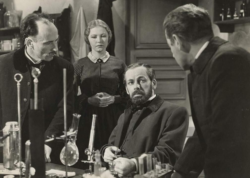 1936: Paul Muni